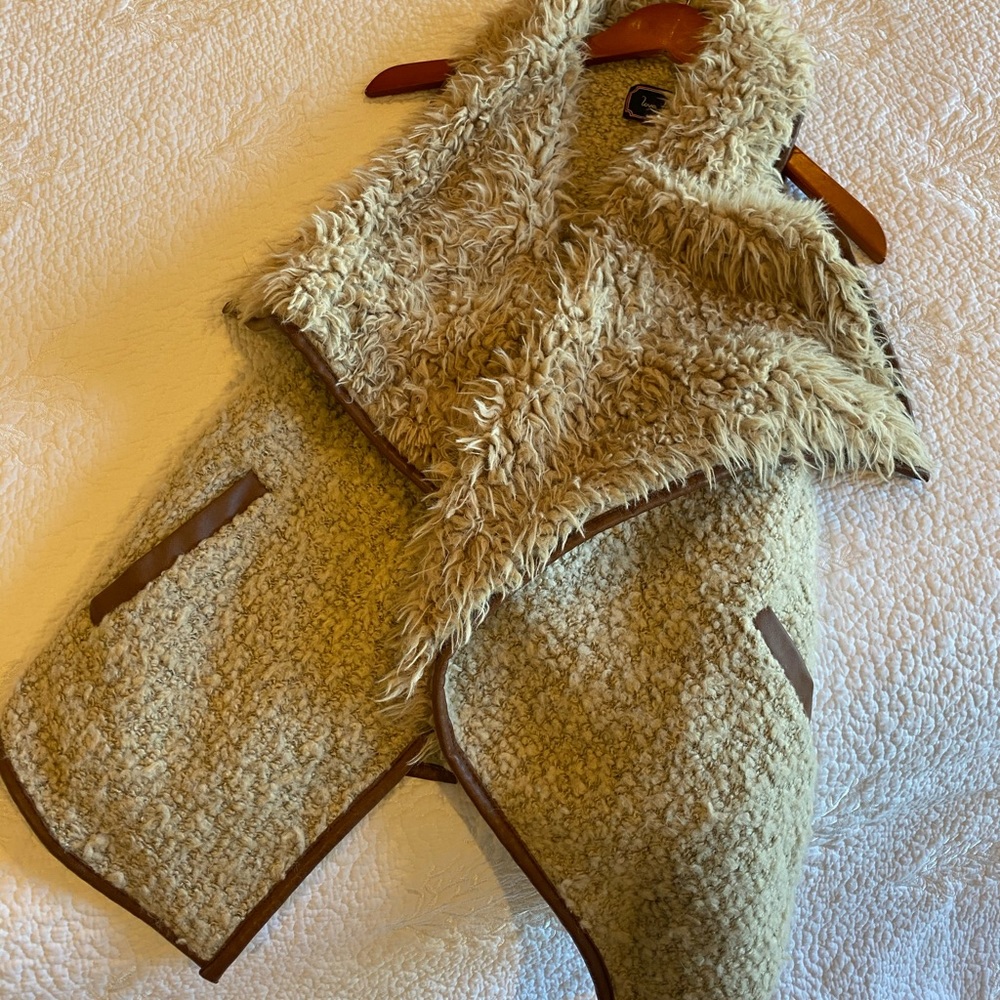 Love tree Sherpa vest